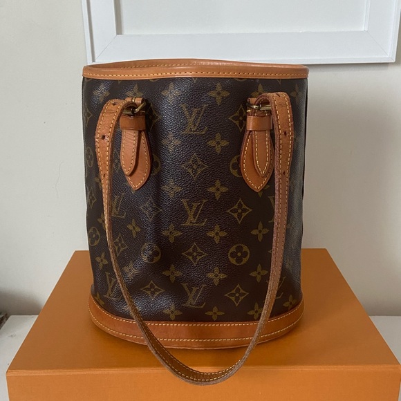 ⭐️SOLD ⭐️ Louis Vuitton Petit (PM) Bucket Bag - Picture 8 of 14